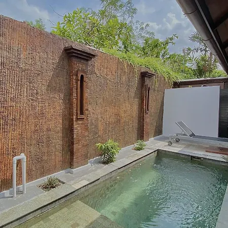Chrome Hotel & Resort Solo-3